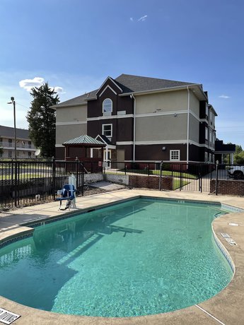 Imagen de la piscina del Hotel Quality Inn and Suites Augusta Fort Eisenhower Area. Foto 20