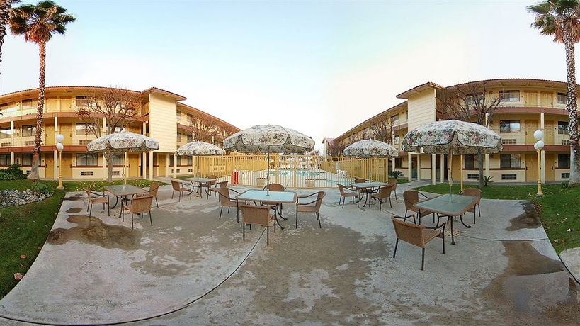 Imagen de los exteriores del Hotel Quality Inn and Suites, Bakersfield. Foto 6