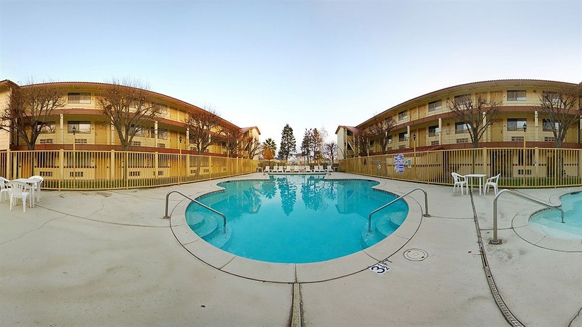 Imagen de la piscina del Hotel Quality Inn and Suites, Bakersfield. Foto 10