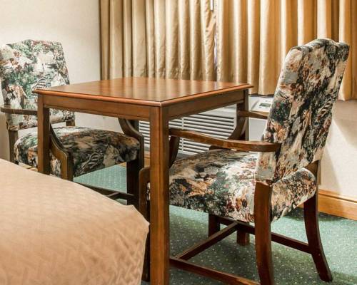 Imagen de la habitación del Hotel Quality Inn and Suites Beachfront, Edgewater Beach. Foto 12