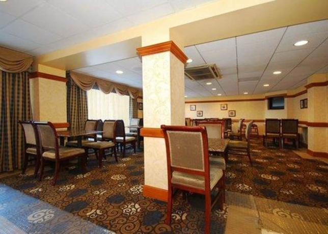 Imagen del bar/restaurante del Hotel Quality Inn and Suites Bensalem. Foto 6