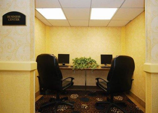 Imagen de los interiores del Hotel Quality Inn and Suites Bensalem. Foto 19