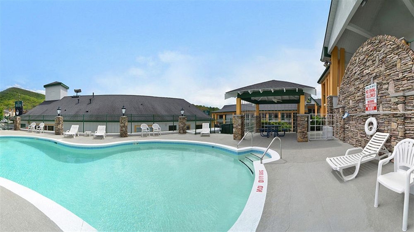 Imagen de la piscina del Hotel Quality Inn and Suites Biltmore East. Foto 8