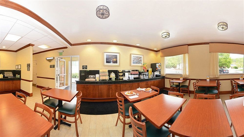 Imagen del bar/restaurante del Hotel Quality Inn and Suites Biltmore East. Foto 2