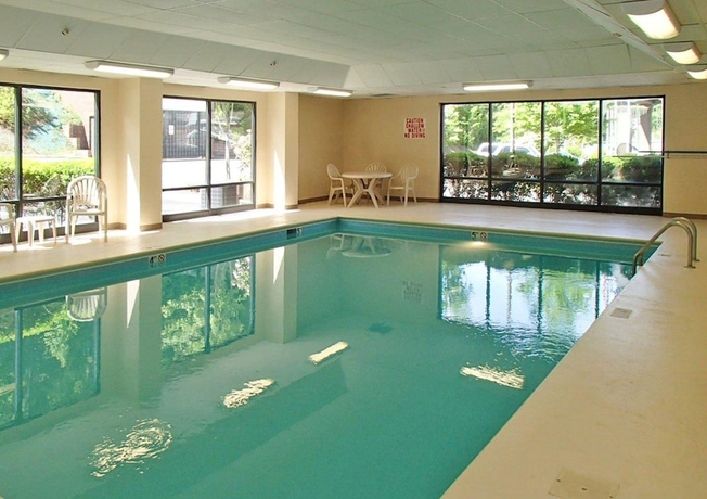 Imagen de la piscina del Hotel Quality Inn and Suites Boone - University Area. Foto 18