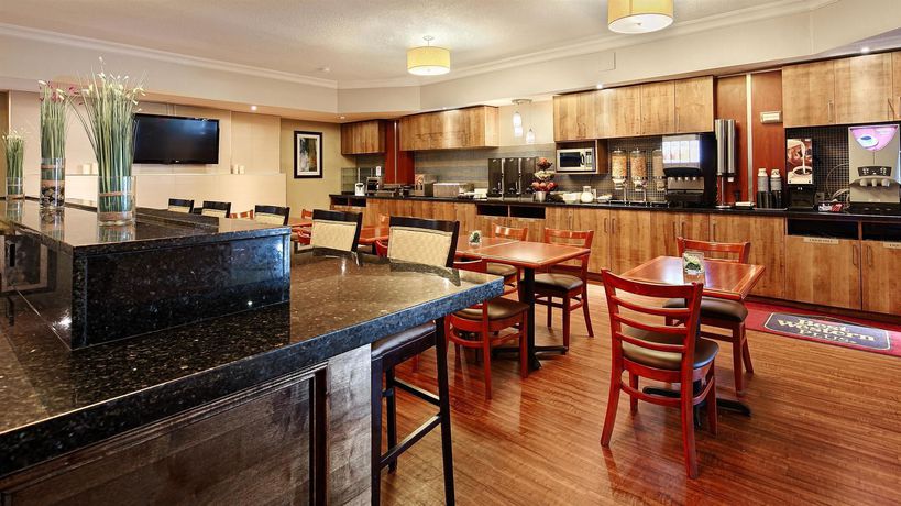Imagen del bar/restaurante del Hotel Quality Inn and Suites, Brampton. Foto 2