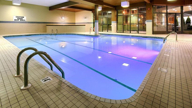 Imagen de la piscina del Hotel Quality Inn and Suites, Brampton. Foto 16