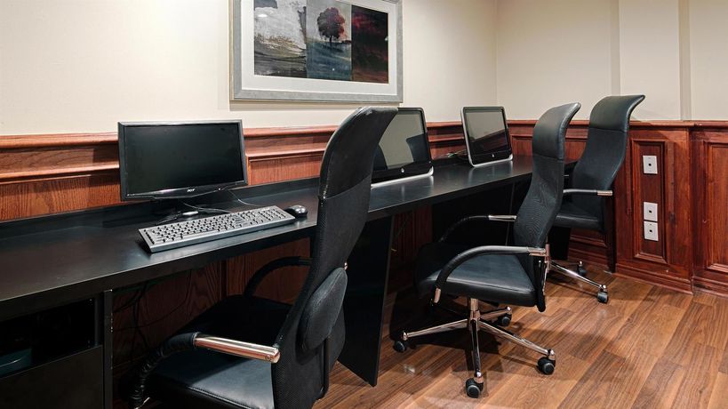 Imagen de los interiores del Hotel Quality Inn and Suites, Brampton. Foto 11