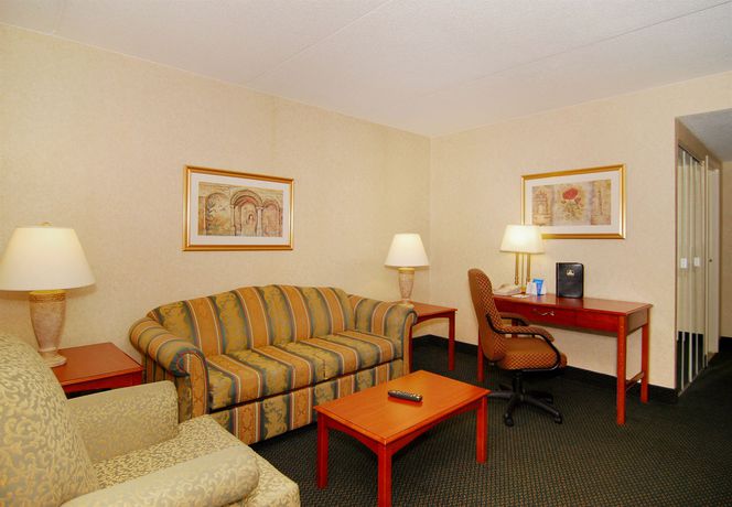 Imagen de los interiores del Hotel Quality Inn and Suites, Brampton. Foto 13