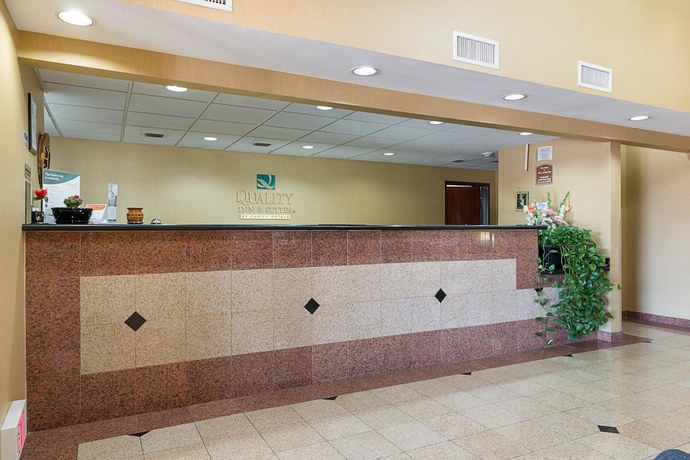 Imagen de los interiores del Hotel Quality Inn and Suites, Buda . Foto 16