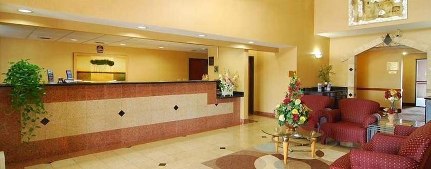 Imagen de los interiores del Hotel Quality Inn and Suites, Buda . Foto 19