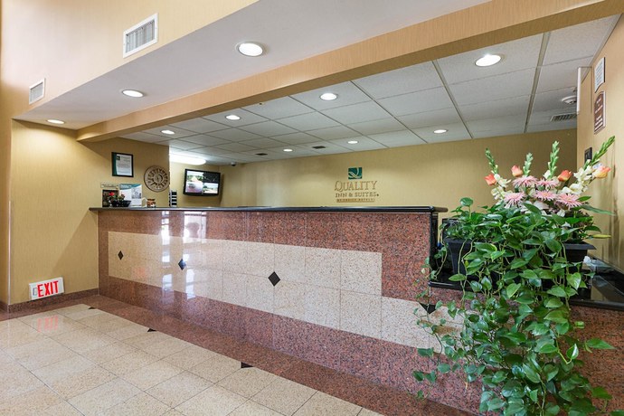 Imagen de los interiores del Hotel Quality Inn and Suites, Buda . Foto 20