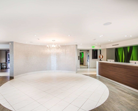 Imagen de los interiores del Hotel Quality Inn and Suites By The Parks. Foto 14