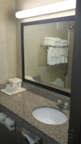 Imagen de la habitación del Hotel Quality Inn and Suites, CHAMPAIGN. Foto 13
