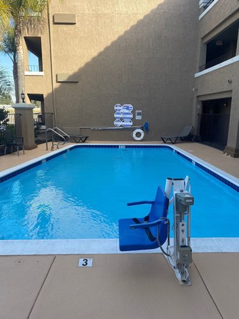 Imagen de la piscina del Hotel Quality Inn and Suites Camarillo - Oxnard. Foto 19