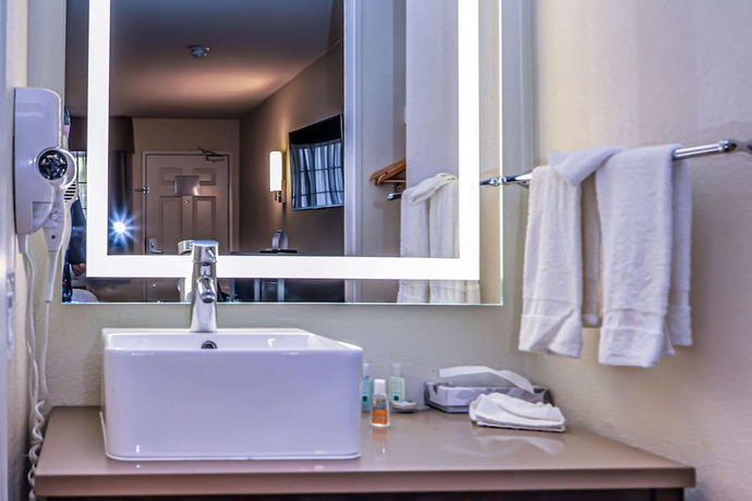 Imagen de la habitación del Hotel Quality Inn and Suites Camarillo - Oxnard. Foto 15