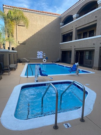 Imagen de la piscina del Hotel Quality Inn and Suites Camarillo - Oxnard. Foto 20