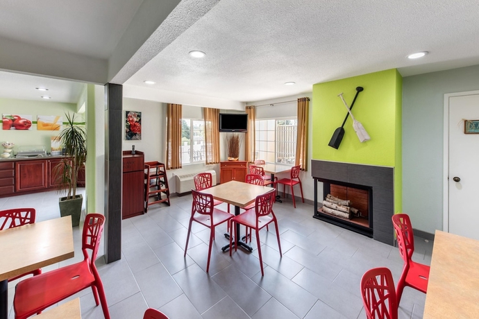 Imagen del bar/restaurante del Hotel Quality Inn and Suites Capitola By The Sea. Foto 3