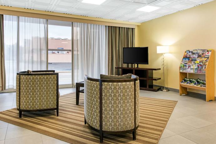 Imagen de los interiores del Hotel Quality Inn and Suites, Charleston. Foto 13