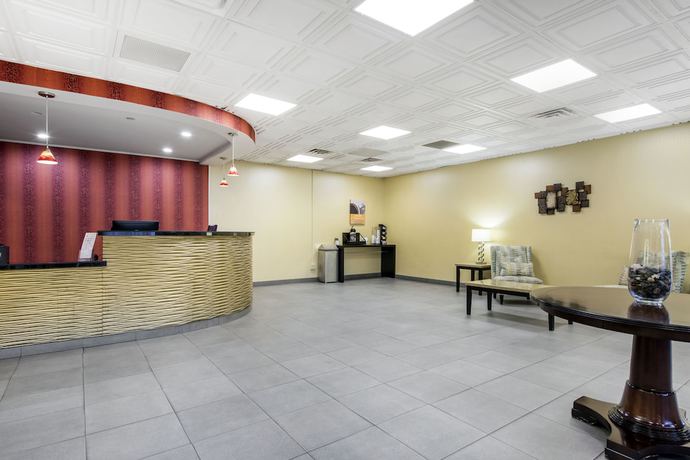 Imagen de los interiores del Hotel Quality Inn and Suites, Charleston. Foto 18
