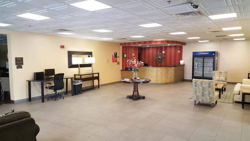 Imagen de los interiores del Hotel Quality Inn and Suites, Charleston. Foto 20