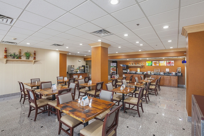 Imagen del bar/restaurante del Hotel Quality Inn and Suites Cincinnati Downtown. Foto 2