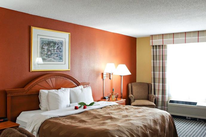 Imagen de la habitación del Hotel Quality Inn and Suites Cincinnati Sharonville. Foto 5