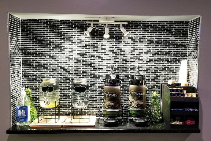 Imagen de los interiores del Hotel Quality Inn and Suites Cincinnati Sharonville. Foto 18