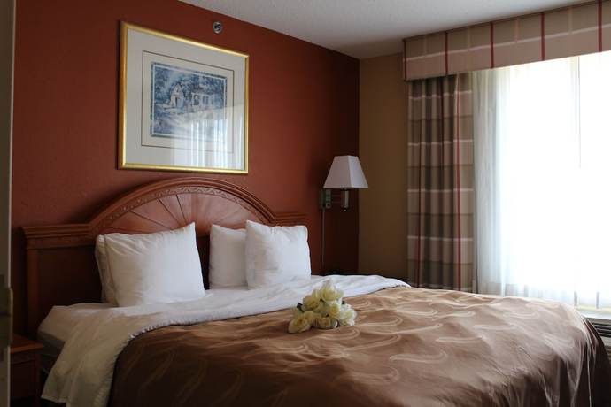 Imagen de la habitación del Hotel Quality Inn and Suites Cincinnati Sharonville. Foto 6