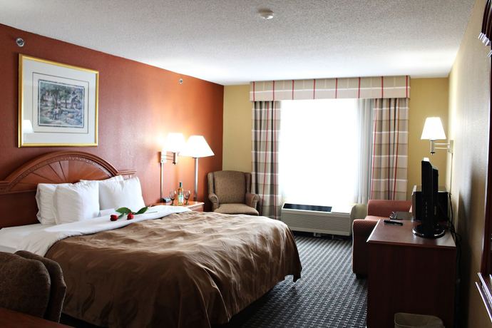 Imagen de la habitación del Hotel Quality Inn and Suites Cincinnati Sharonville. Foto 7