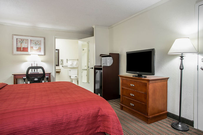 Imagen de los interiores del Hotel Quality Inn and Suites Civic. Foto 14
