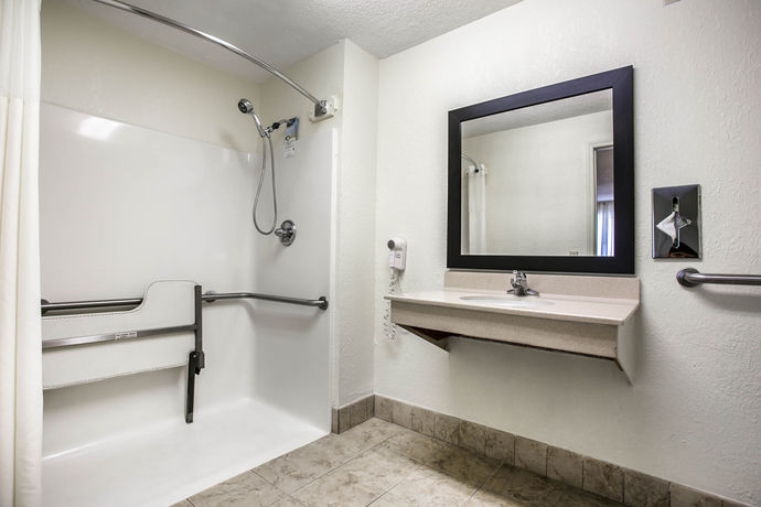 Imagen de la habitación del Hotel Quality Inn and Suites Civic. Foto 10