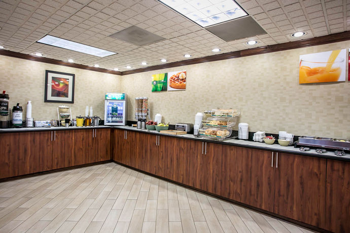 Imagen de los interiores del Hotel Quality Inn and Suites Civic. Foto 15