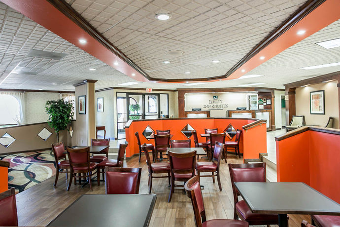 Imagen del bar/restaurante del Hotel Quality Inn and Suites Civic. Foto 2