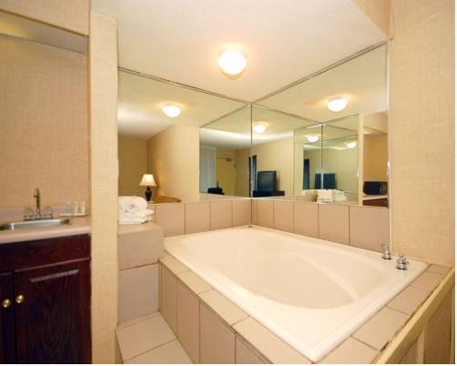 Imagen de la habitación del Hotel Quality Inn and Suites Conference Center Across From Casino. Foto 6