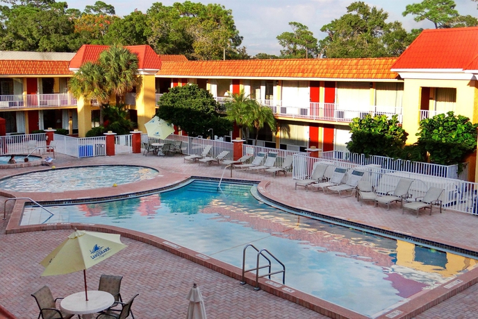 Imagen de la piscina del Hotel Quality Inn and Suites Conference Center, New Port Richey. Foto 14