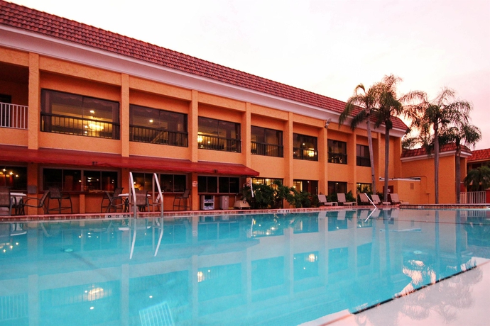 Imagen de la piscina del Hotel Quality Inn and Suites Conference Center, New Port Richey. Foto 15