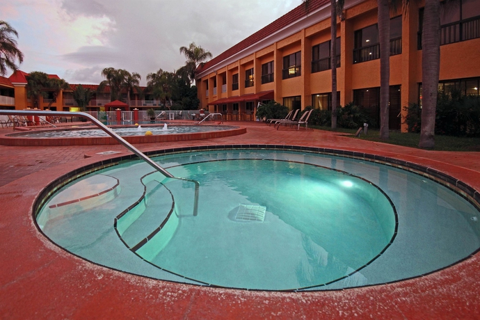 Imagen de la piscina del Hotel Quality Inn and Suites Conference Center, New Port Richey. Foto 16