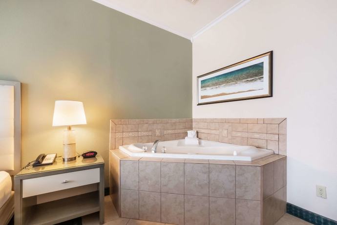 Imagen de la habitación del Hotel Quality Inn and Suites Conference Center, Winter Haven. Foto 10