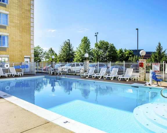 Imagen de la piscina del Hotel Quality Inn and Suites Cvg Airport. Foto 9