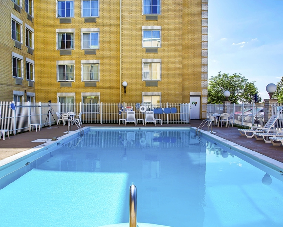 Imagen de la piscina del Hotel Quality Inn and Suites Cvg Airport. Foto 11