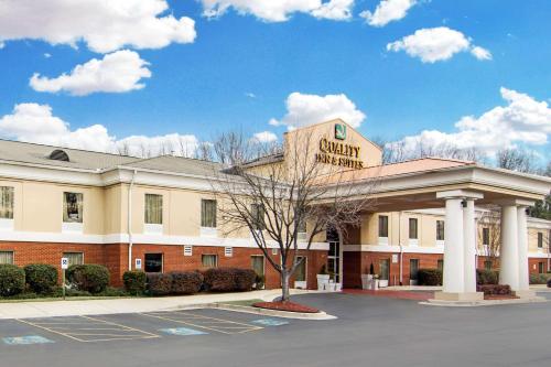 Imagen general del Hotel Quality Inn and Suites Decatur - Atlanta East. Foto 1