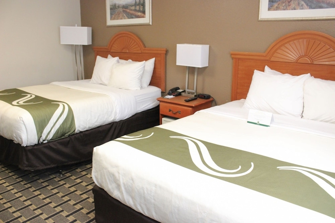 Imagen de la habitación del Hotel Quality Inn and Suites Detroit Metro Airport. Foto 15