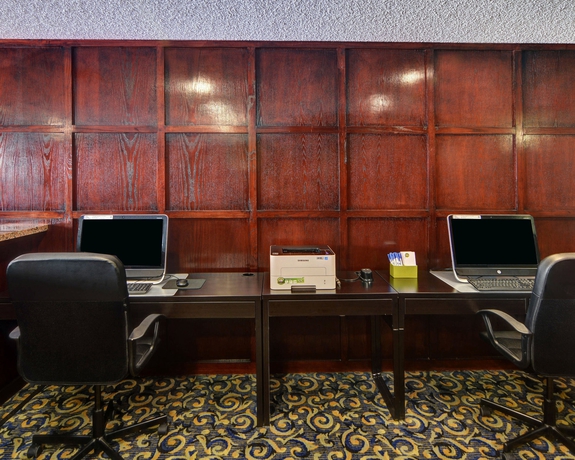 Imagen de los interiores del Hotel Quality Inn and Suites Dfw Airport South. Foto 14