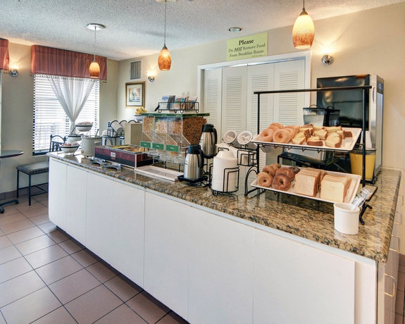 Imagen del bar/restaurante del Hotel Quality Inn and Suites Dfw Airport South. Foto 4