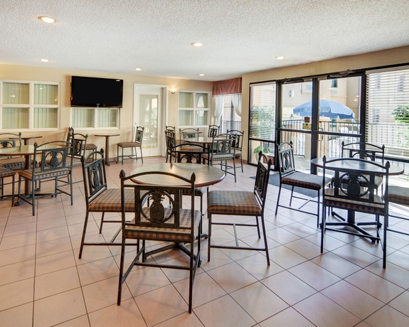 Imagen del bar/restaurante del Hotel Quality Inn and Suites Dfw Airport South. Foto 5