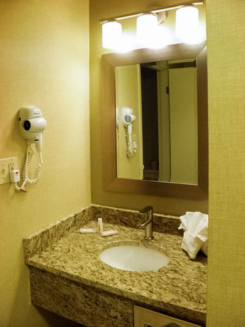 Imagen de la habitación del Hotel Quality Inn and Suites Downtown. Foto 2