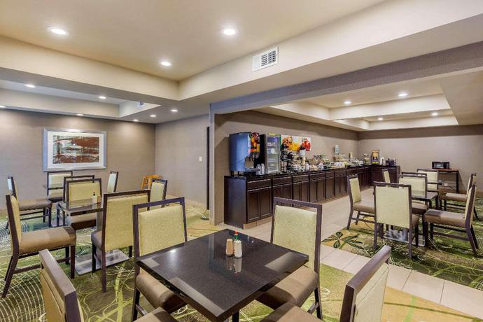 Imagen del bar/restaurante del Hotel Quality Inn and Suites Durant. Foto 8