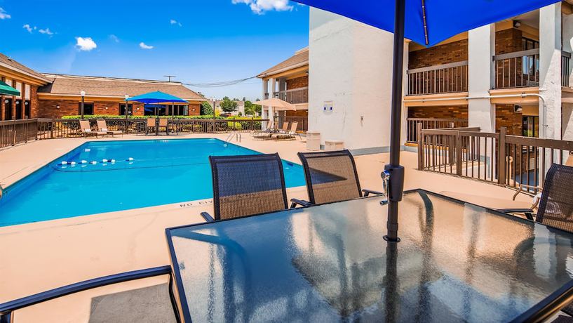 Imagen de la piscina del Hotel Quality Inn and Suites Fayetteville I-95. Foto 18