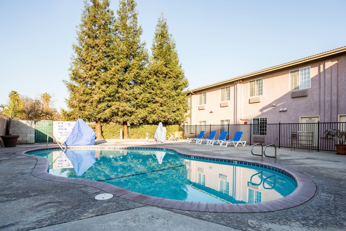 Imagen de la piscina del Hotel Quality Inn and Suites Fresno Northwest. Foto 15